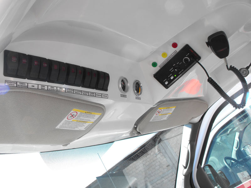 Control de luces y radio de la Ambulancia Tipo II